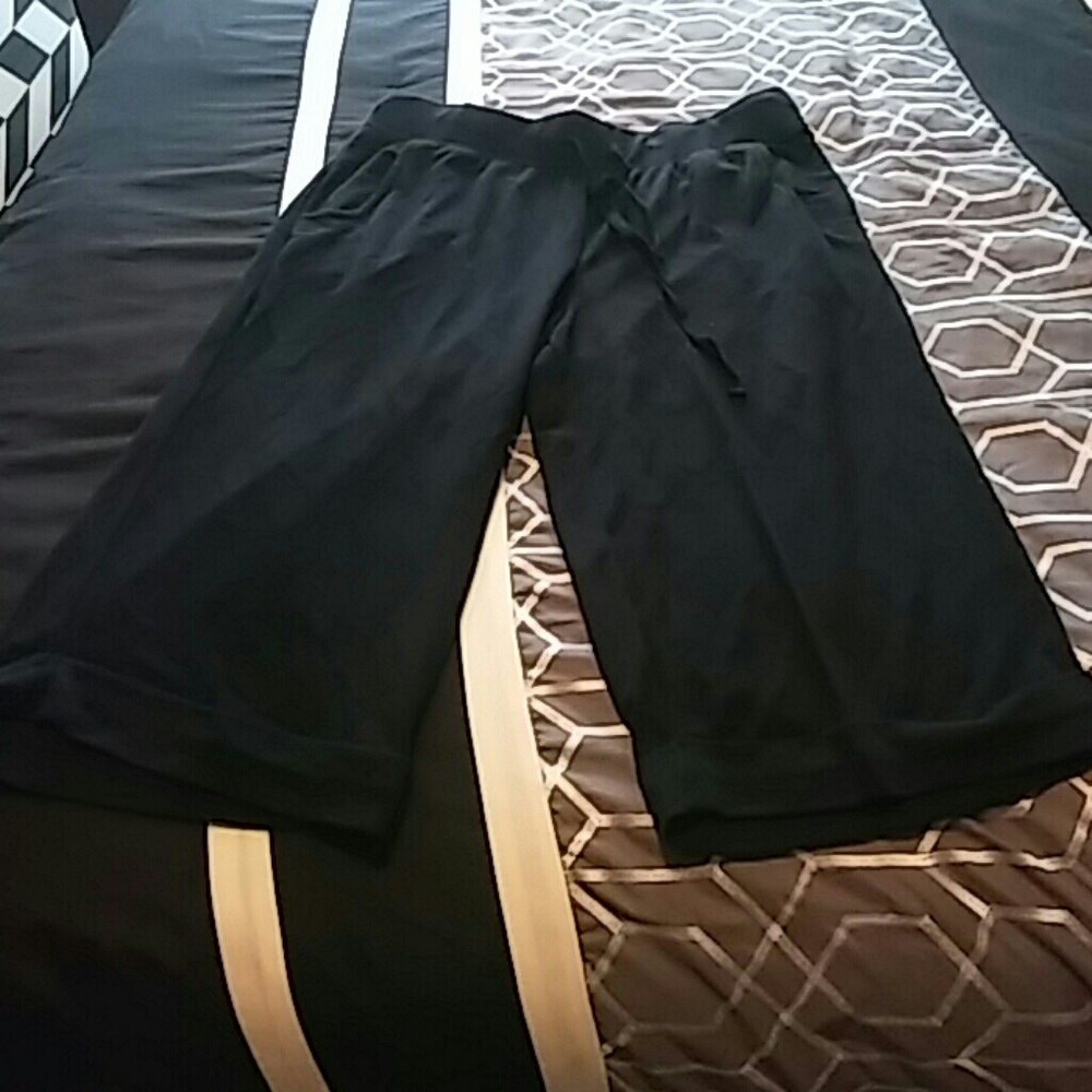 Shorts - Picture 2 of 4